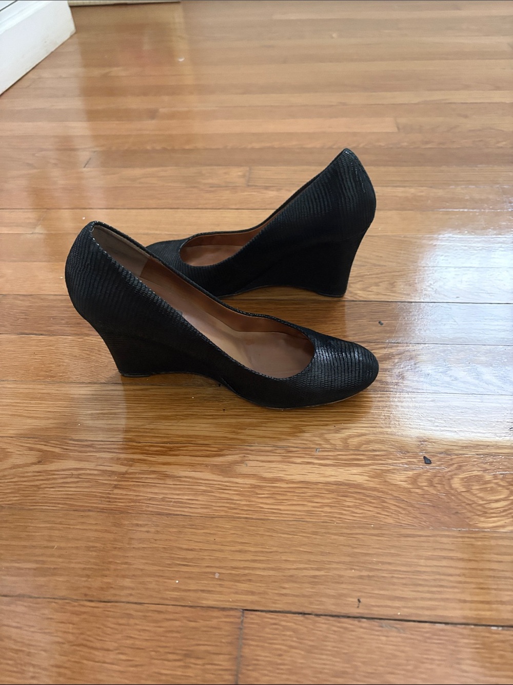 Ann Taylor Classic Black Wedge Leather Pumps - Women's Dress Shoes Size 7